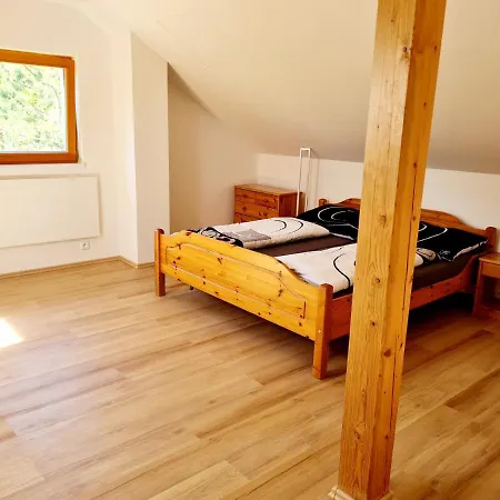 Eliska Hrdlicka, U Prahy * Cim