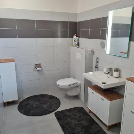 Eliska Hrdlicka, U Prahy Cim