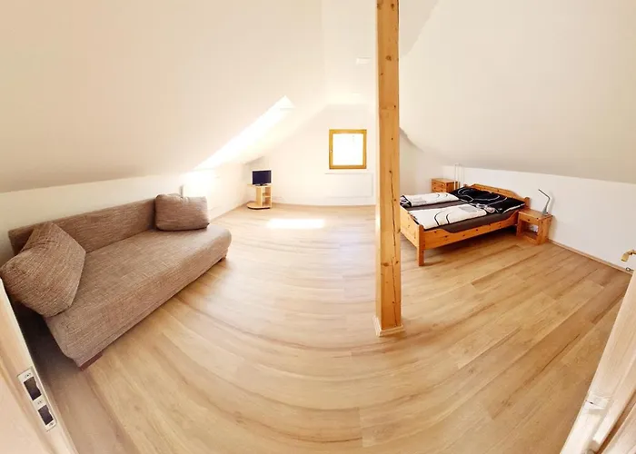 Eliska Hrdlicka, U Prahy Hébergement de vacances